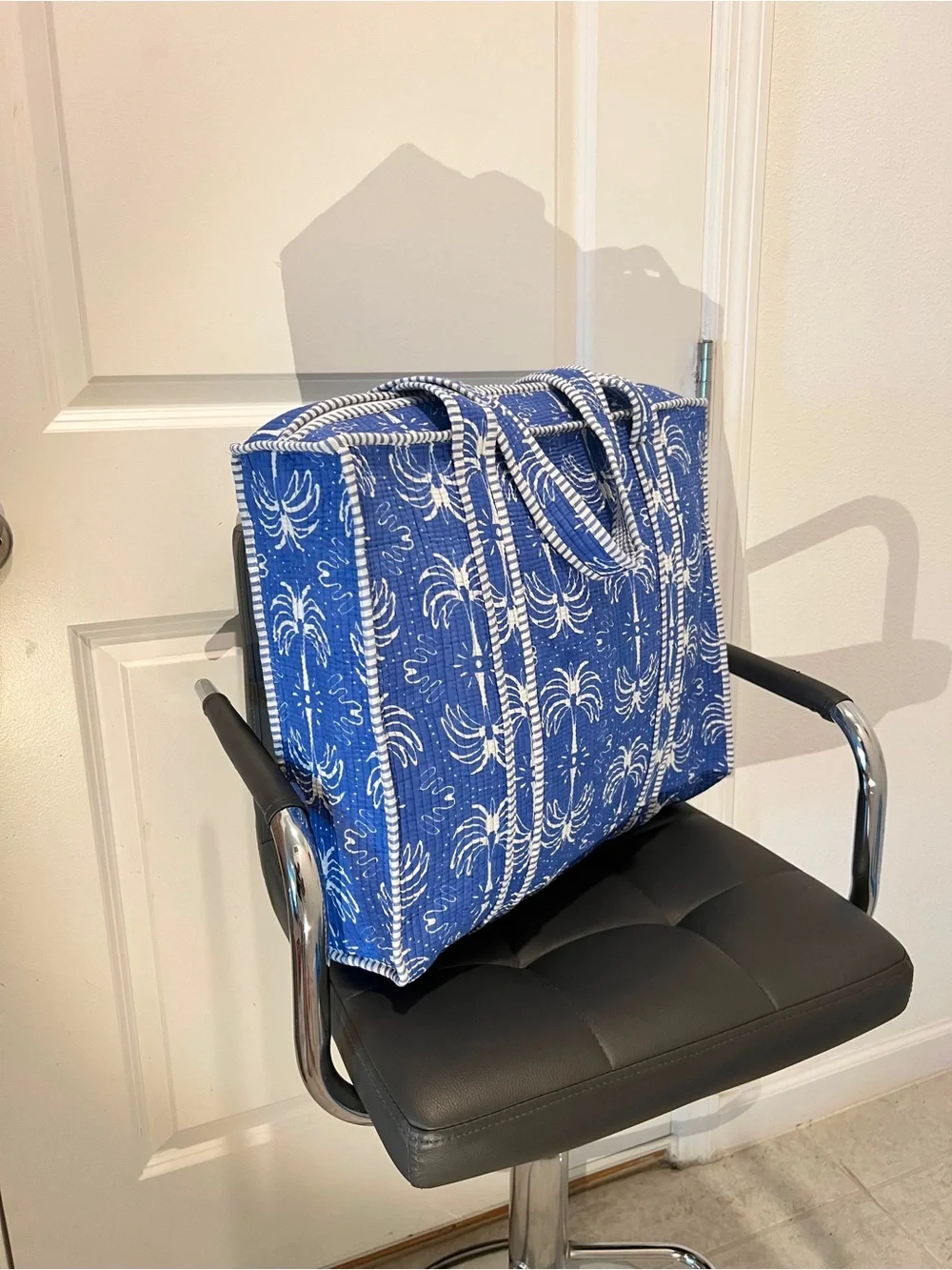 Blue Palm-Print Tote Bag - Stylish Everyday Carry